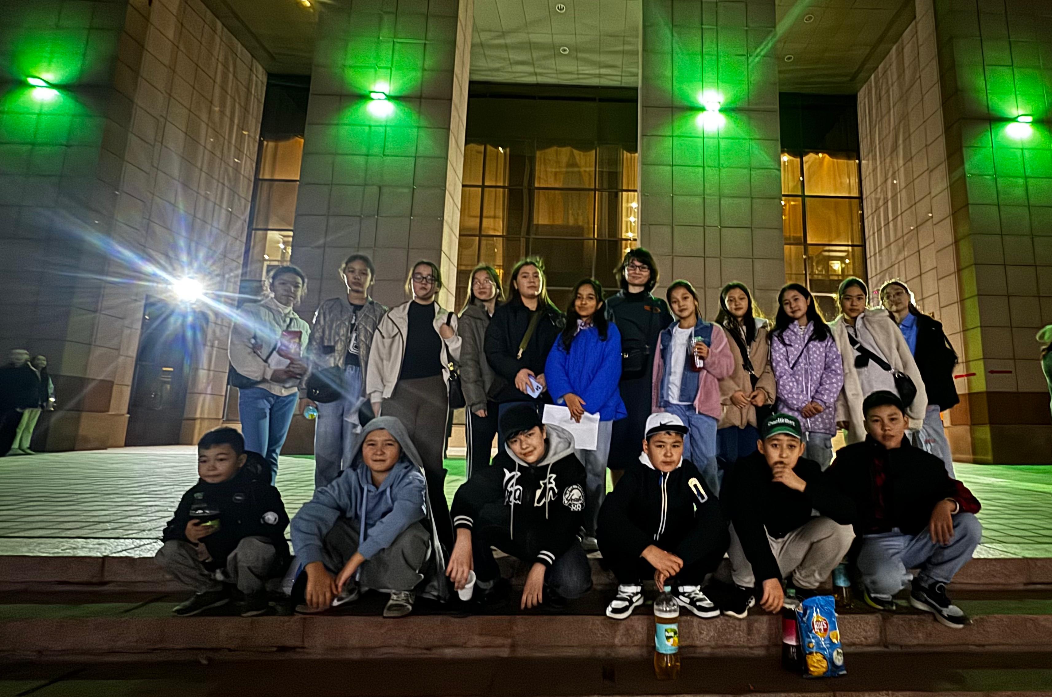 6 “Ғ” сынып оқушылары Ғабит Мүсірепов атындағы Қазақ Мемлекеттік Академиялық балалар мен жасөспірімдер театрында