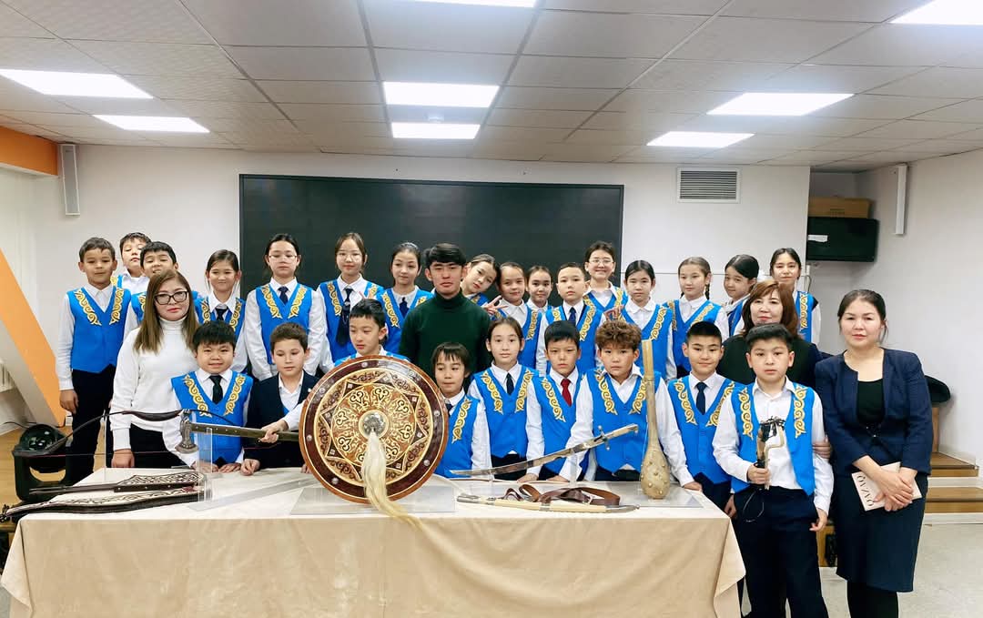 «Ер қаруы – бес қару»  жылжымалы көрмесі