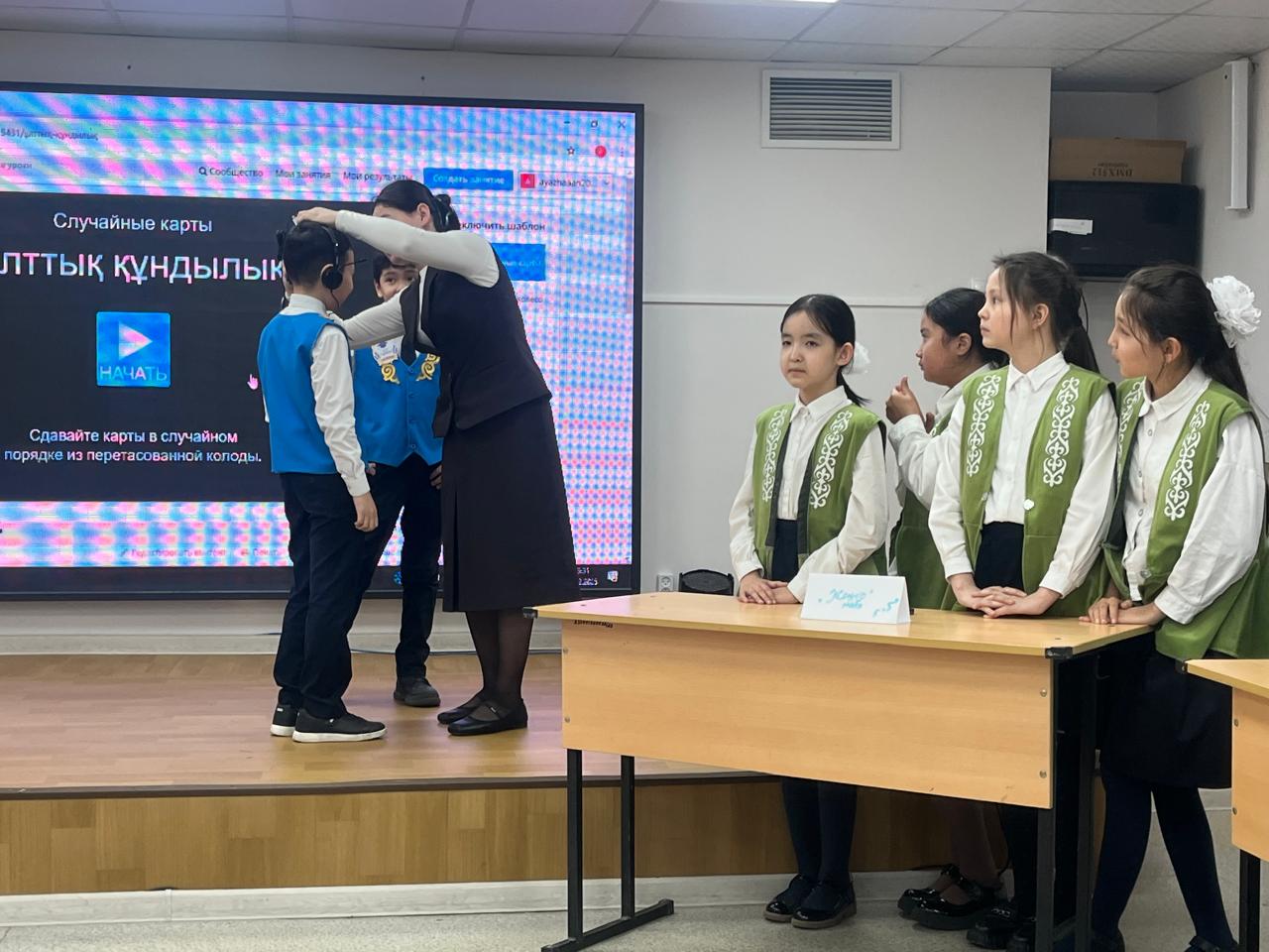 "Тіл жүйрікте, кім жүйрік?"