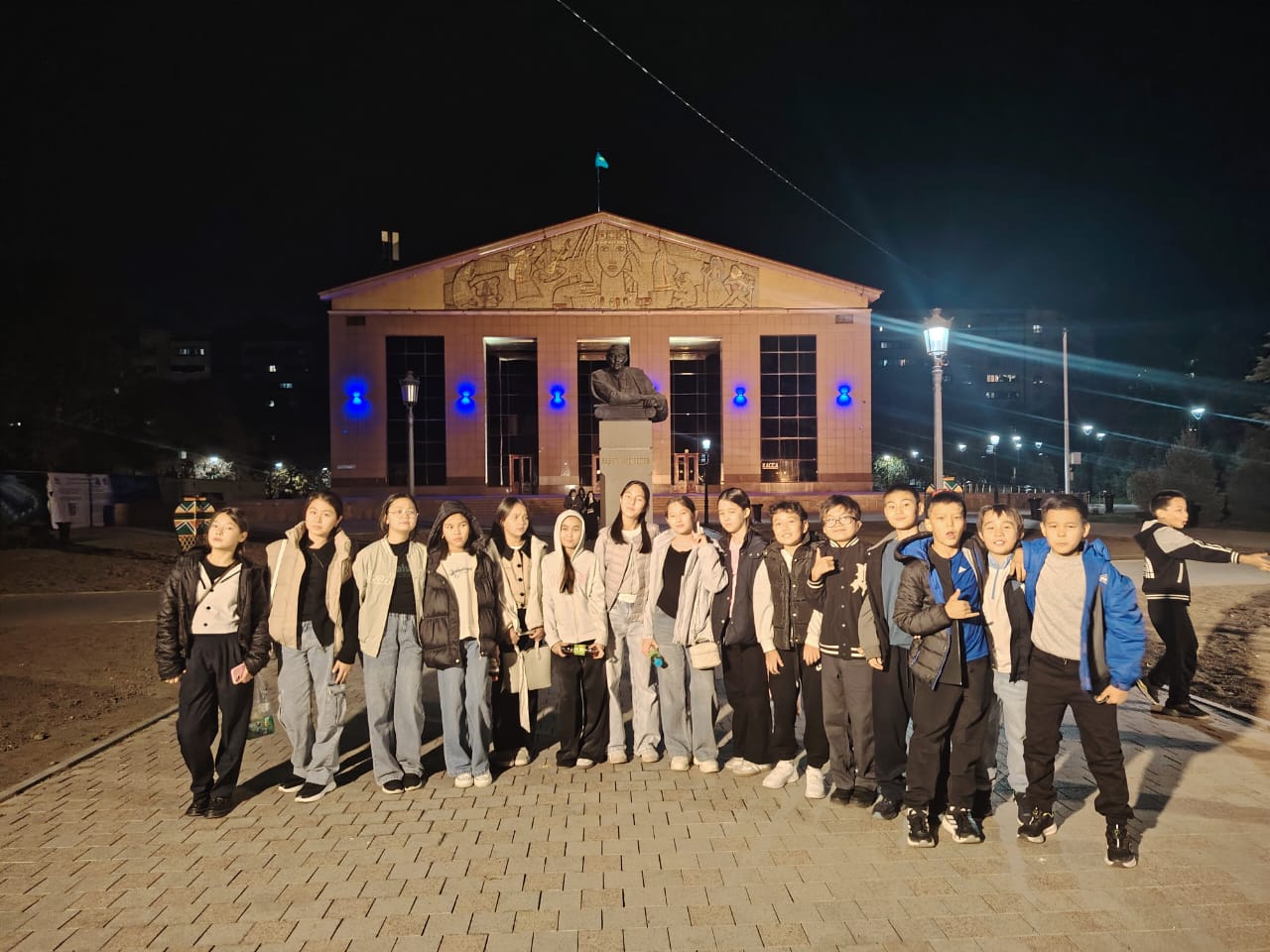 Театрға саяхат